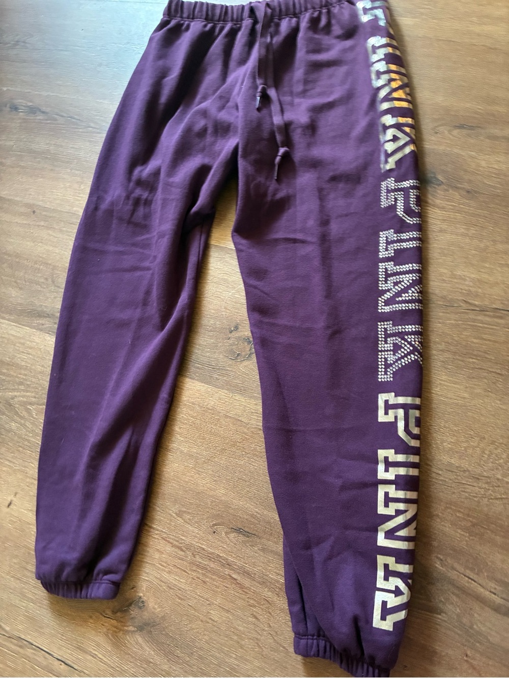 🆕 PINK Victoria's Secret Women’s Plum joggers with Metallic Logo - Picture 7 of 9
